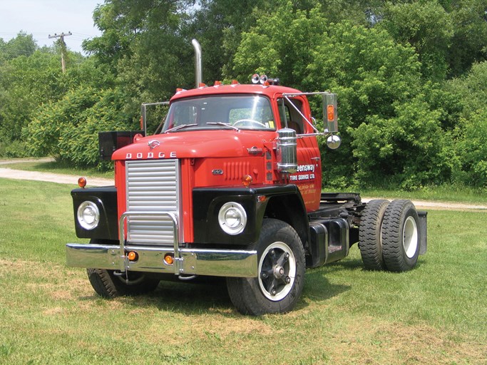 1972 Dodge 900 Single Axle Tractor