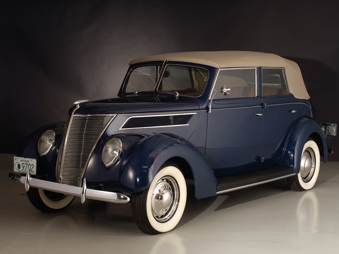 1937 Ford Deluxe Convertible Sedan