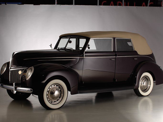 1939 Ford Deluxe Convertible Sedan