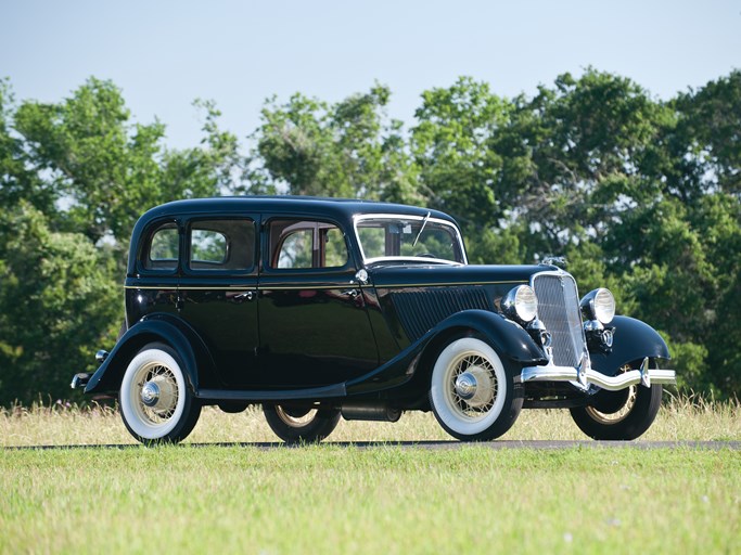 1933 Ford DeLuxe Fordor Sedan