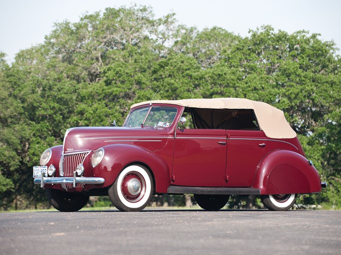 1939 Ford DeLuxe Convertible Sedan