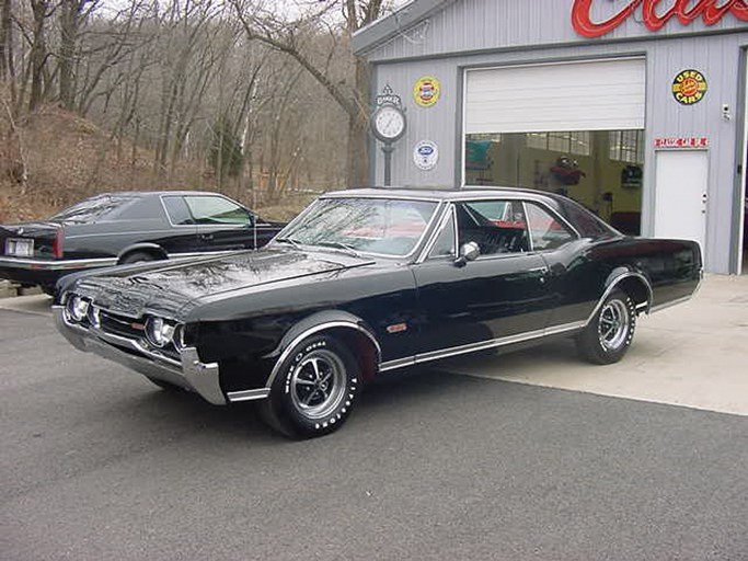 1967 Oldsmobile Cutlass 442 W-30 2D