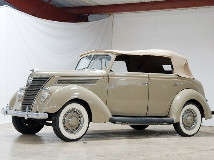 1937 Ford Deluxe Convertible Sedan