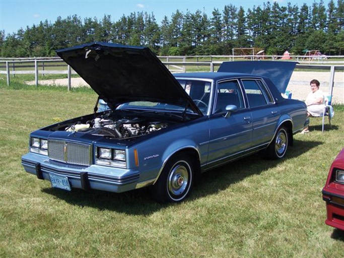 1982 Pontiac Bonneville Model G 4 Door