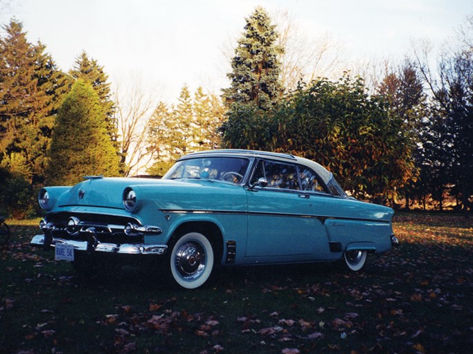 1954 Ford Crestline Skyliner 2D