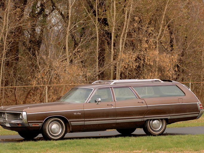 1972 Chrysler Town & Country 9-Passenger Station Wagon