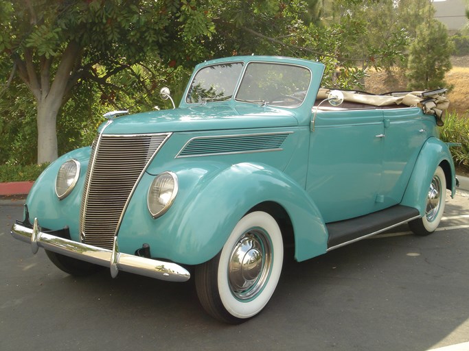 1937 Ford Deluxe Convertible Sedan