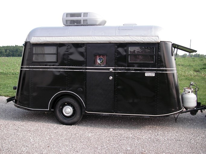 1937 Pierce-Arrow Model C Travelodge Trailer