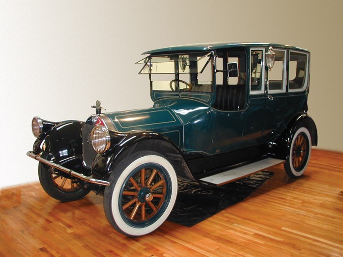 1919 Pierce-Arrow Model 38 Suburban