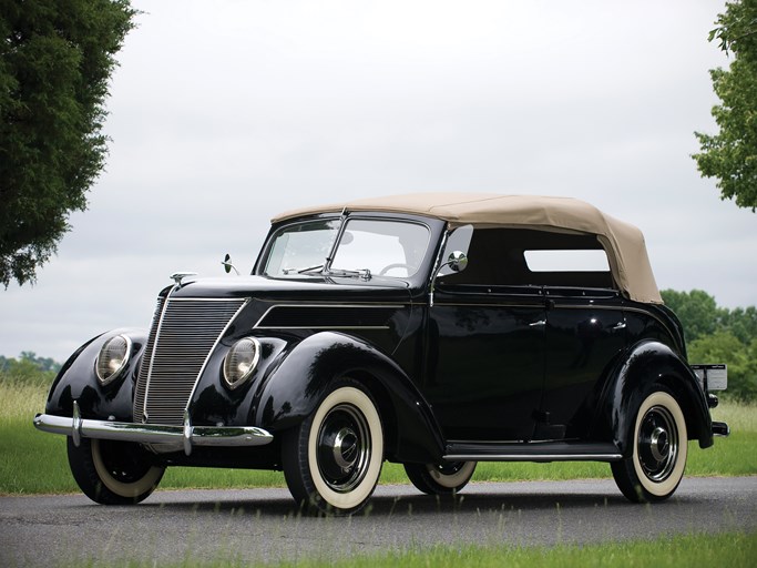 1937 Ford Deluxe Phaeton