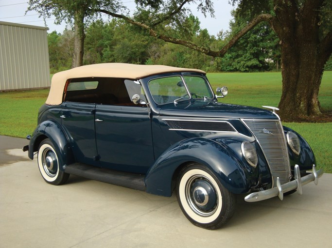 1937 Ford Deluxe Phaeton