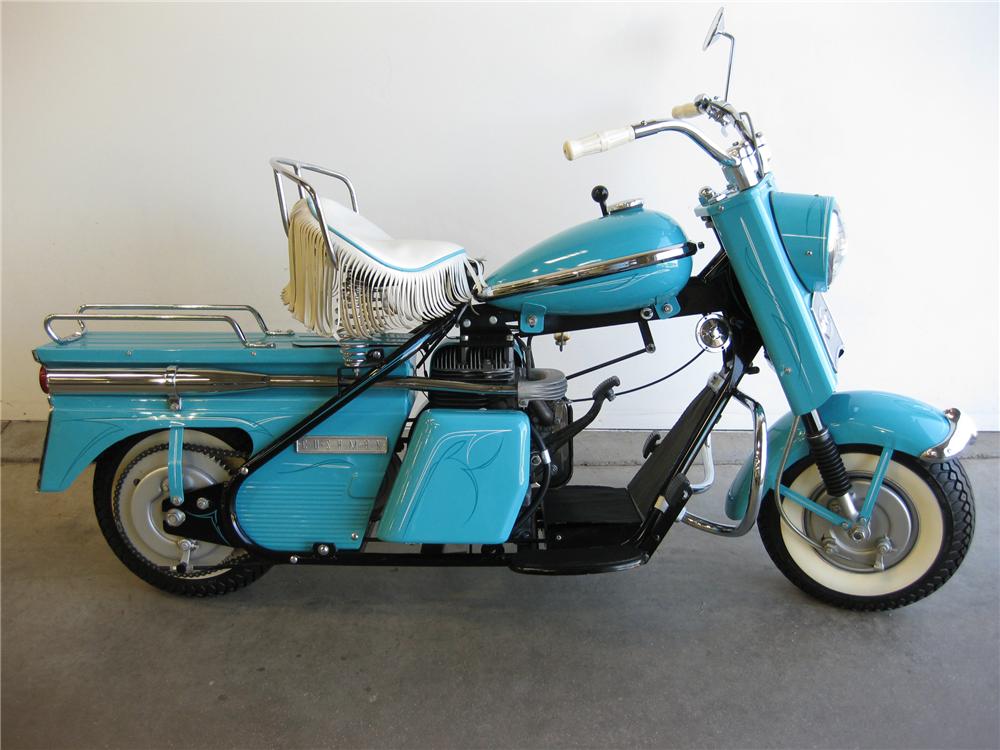 1959 CUSHMAN SUPER EAGLE MOTOR SCOOTER