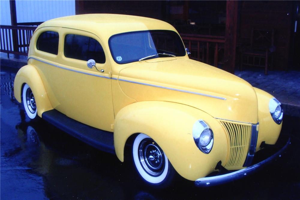 1940 FORD CUSTOM 2 DOOR SEDAN