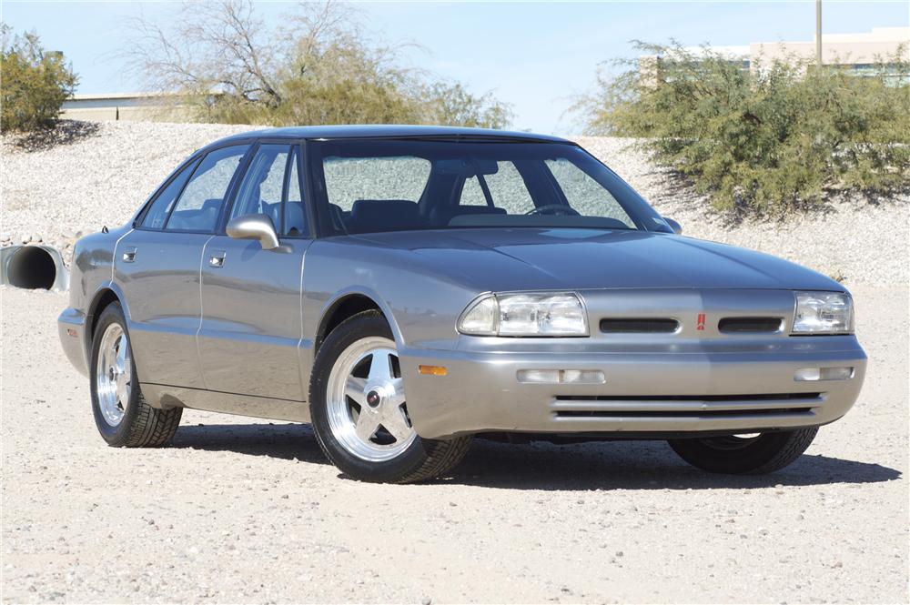 1992 OLDSMOBILE 88 ROYALE 4 DOOR SEDAN