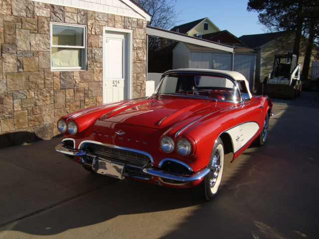 1961 CHEVROLET CORVETTE CONVERTIBLE