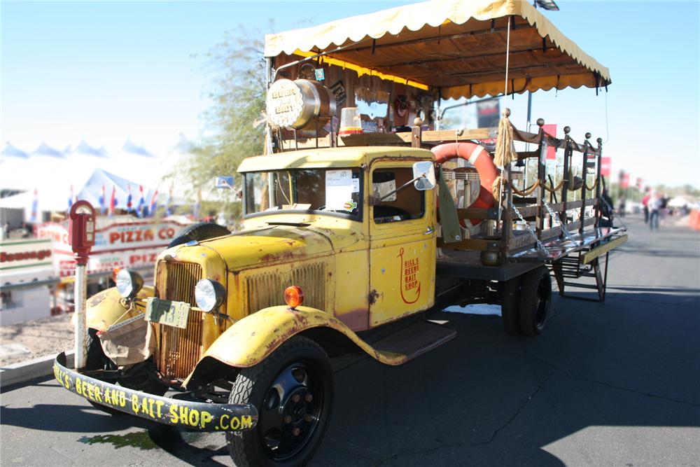 1933 FORD CUSTOM 1 TON FLAT BED