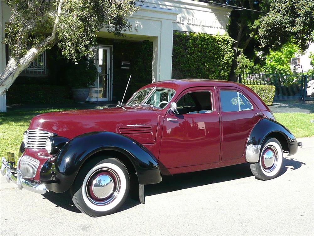 1940 GRAHAM HOLLYWOOD 4 DOOR SEDAN