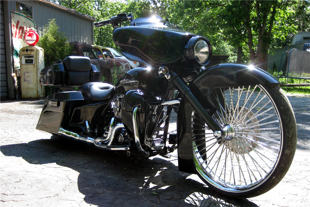 2009 HARLEY-DAVIDSON STREET GLIDE CUSTOM MOTORCYCLE