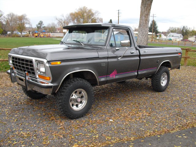 1975 FORD F-250 4X4 PICKUP