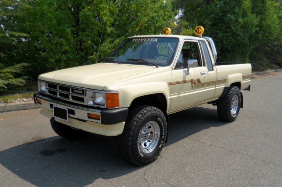 1986 TOYOTA 4X4 PICKUP