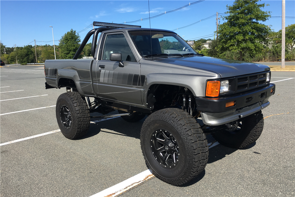 1985 TOYOTA  4X4 CUSTOM PICKUP