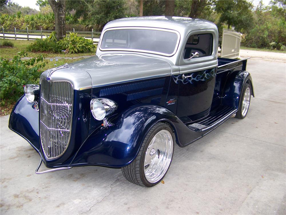 1935 FORD CUSTOM PICKUP