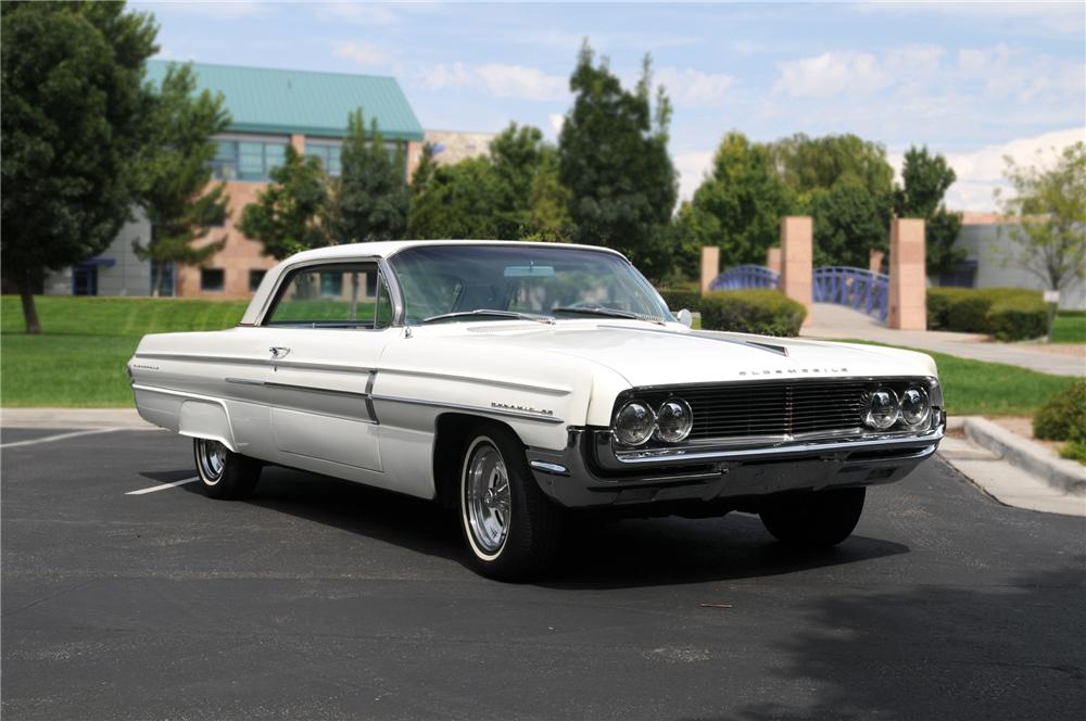 1962 OLDSMOBILE DYNAMIC 88 2 DOOR HARDTOP