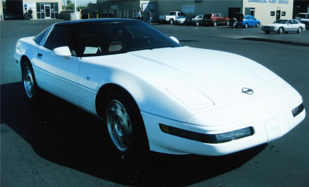 1993 CHEVROLET CORVETTE 2 DOOR COUPE