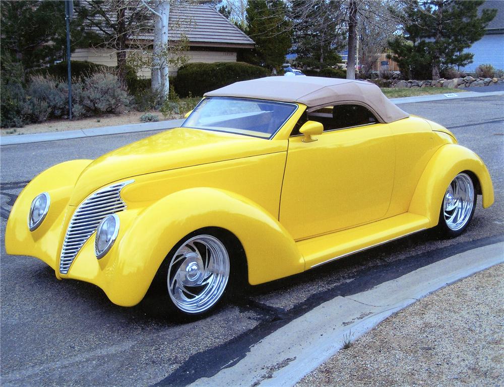 1939 FORD CUSTOM CONVERTIBLE