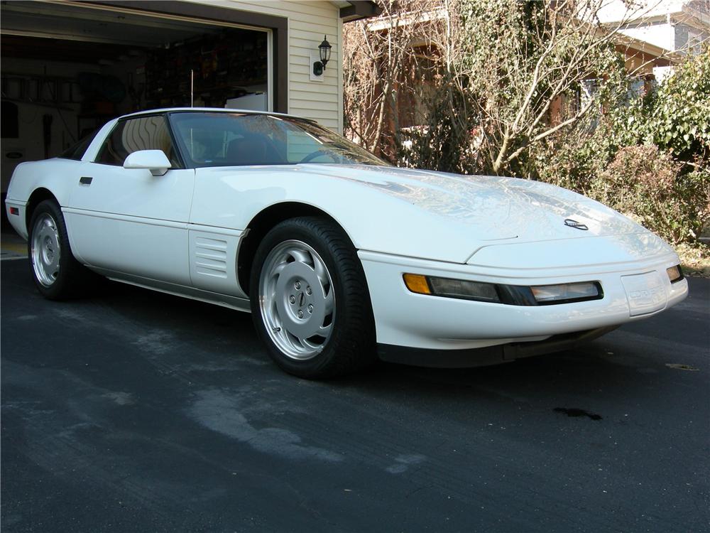 1992 CHEVROLET CORVETTE 2 DOOR HARDTOP