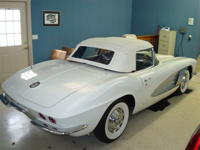 1961 CHEVROLET CORVETTE 2 DOOR CONVERTIBLE