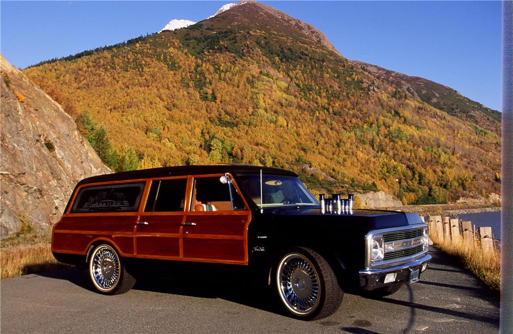 1970 CHEVROLET SUBURBAN CUSTOM WOODY WAGON