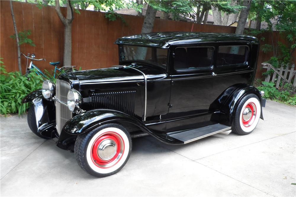 1930 FORD CUSTOM 2 DOOR SEDAN