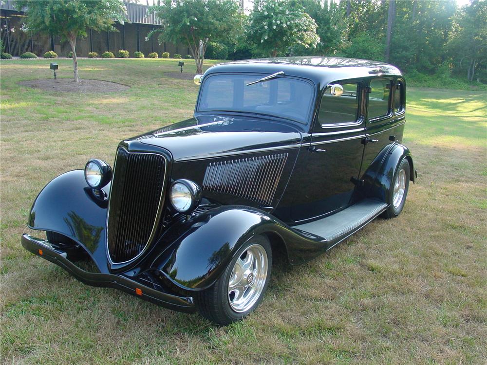 1934 FORD CUSTOM 4 DOOR SEDAN