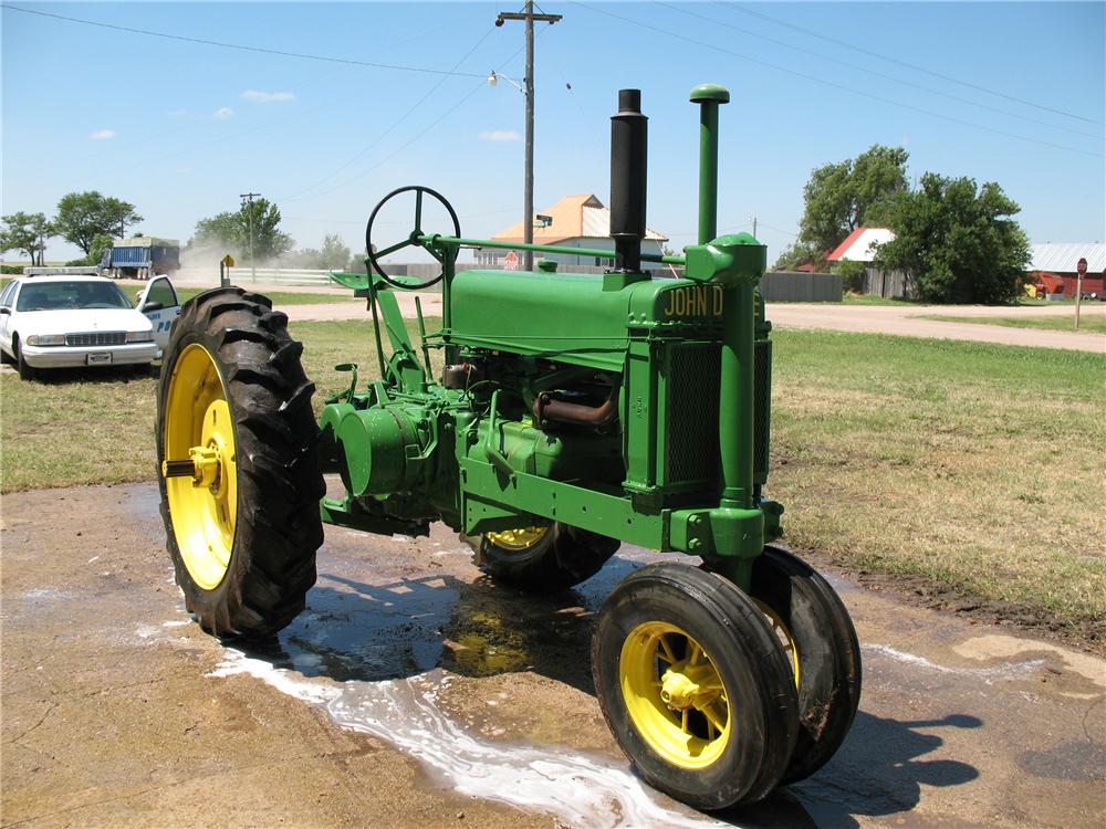 1937 JOHN DEERE A TRACTOR