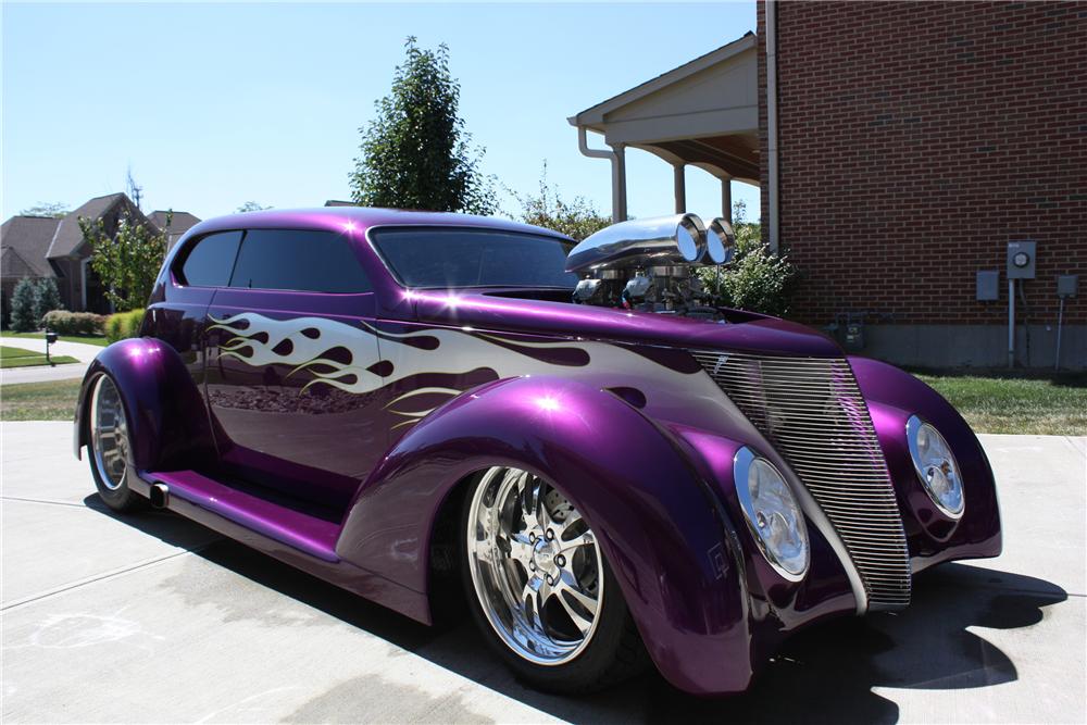 1937 FORD CUSTOM SEDAN