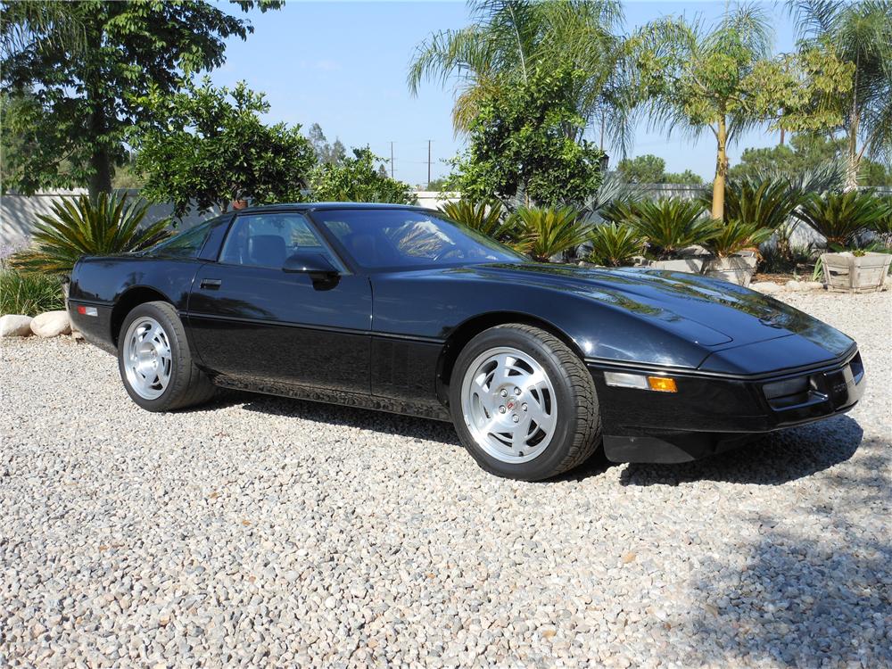 1990 CHEVROLET CORVETTE 2 DOOR COUPE