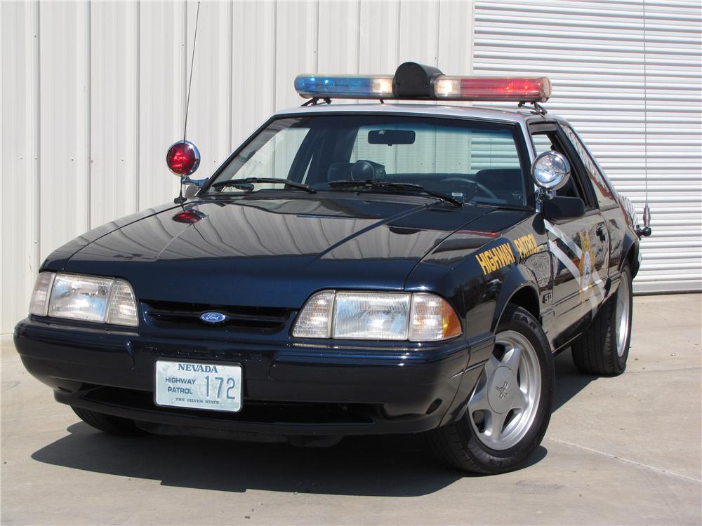 1992 FORD MUSTANG CUSTOM 2 DOOR COUPE