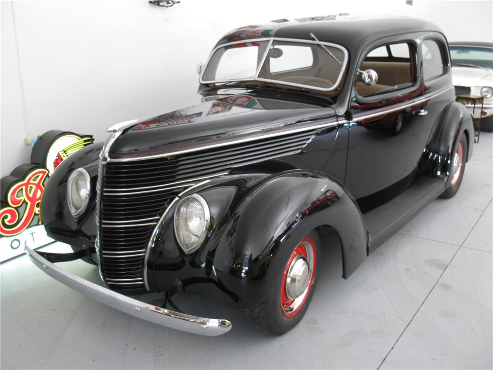 1938 FORD 2 DOOR SEDAN