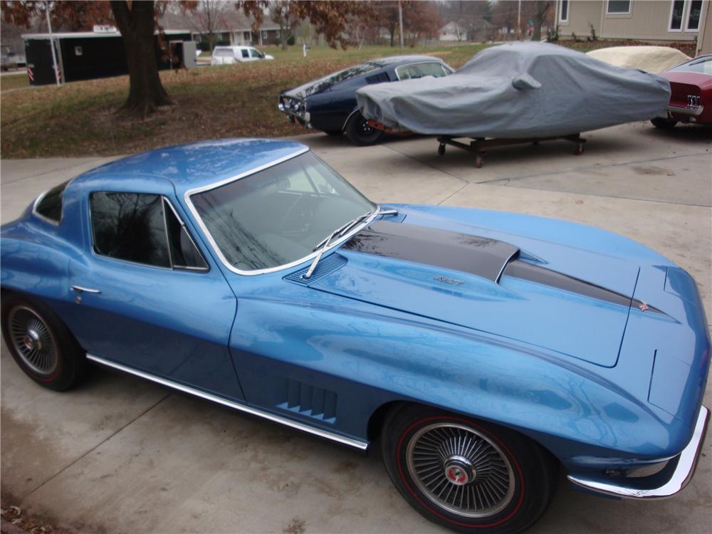 1967 CHEVROLET CORVETTE 2 DOOR COUPE