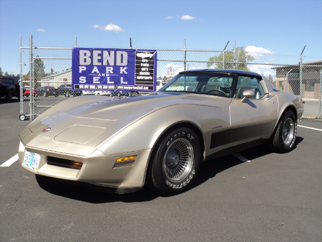 1982 CHEVROLET CORVETTE 2 DOOR COUPE