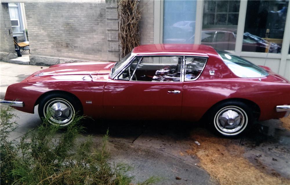 1963 STUDEBAKER AVANTI 2 DOOR SEDAN