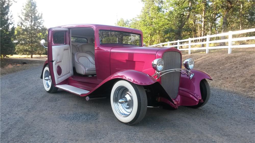 1932 CHEVROLET CUSTOM 2 DOOR SEDAN