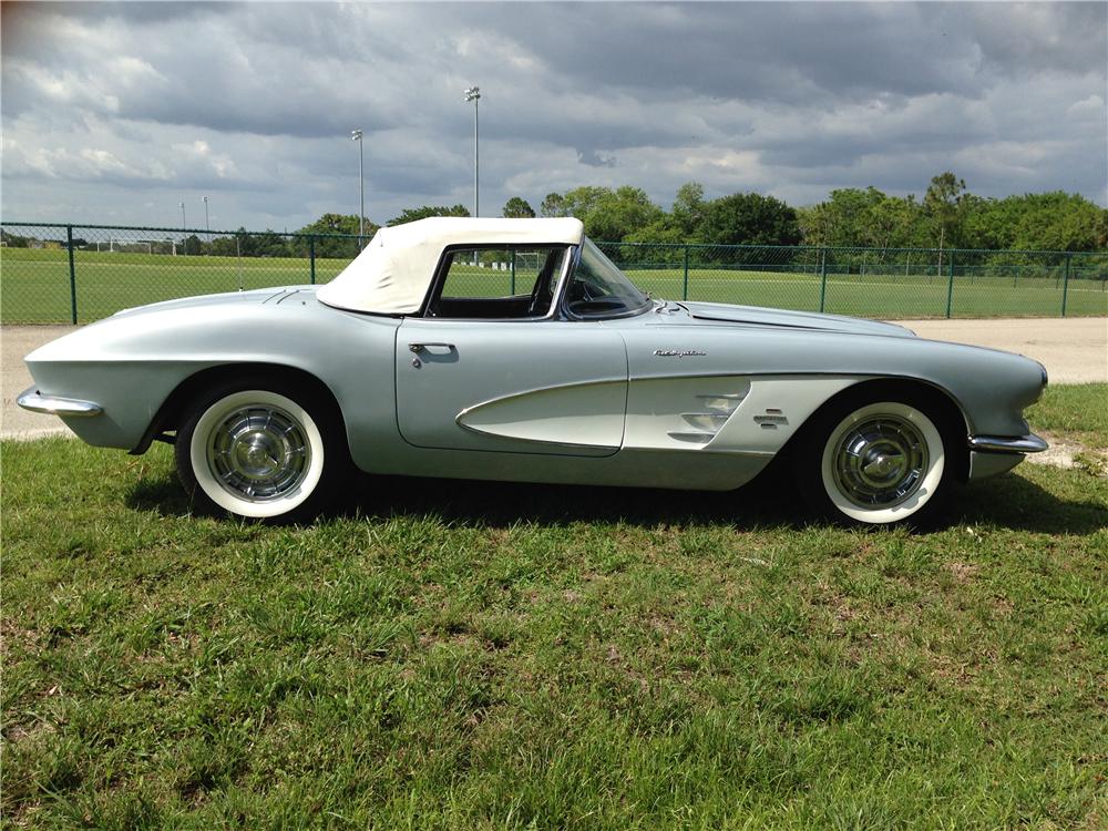 1961 CHEVROLET CORVETTE CONVERTIBLE