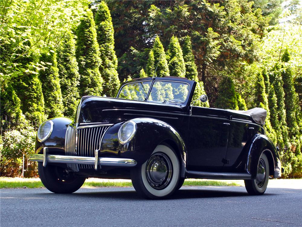 1939 FORD DELUXE CONVERTIBLE SEDAN