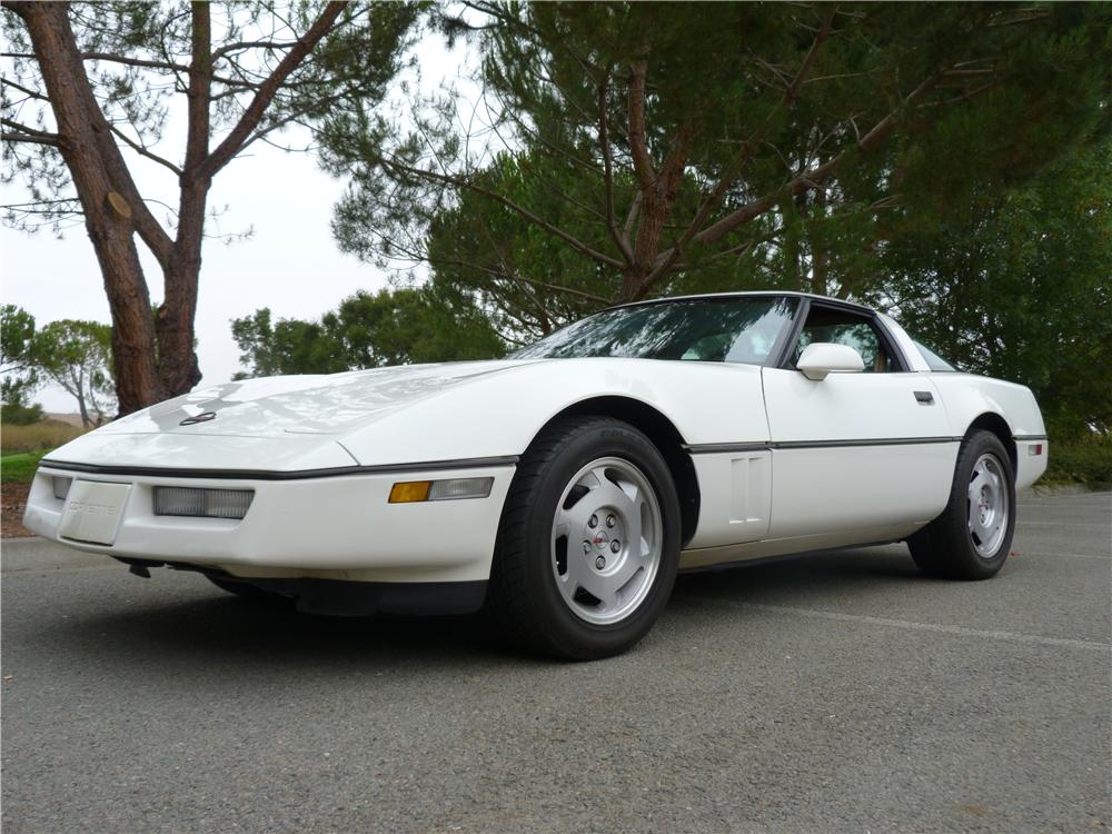 1988 CHEVROLET CORVETTE 2 DOOR COUPE