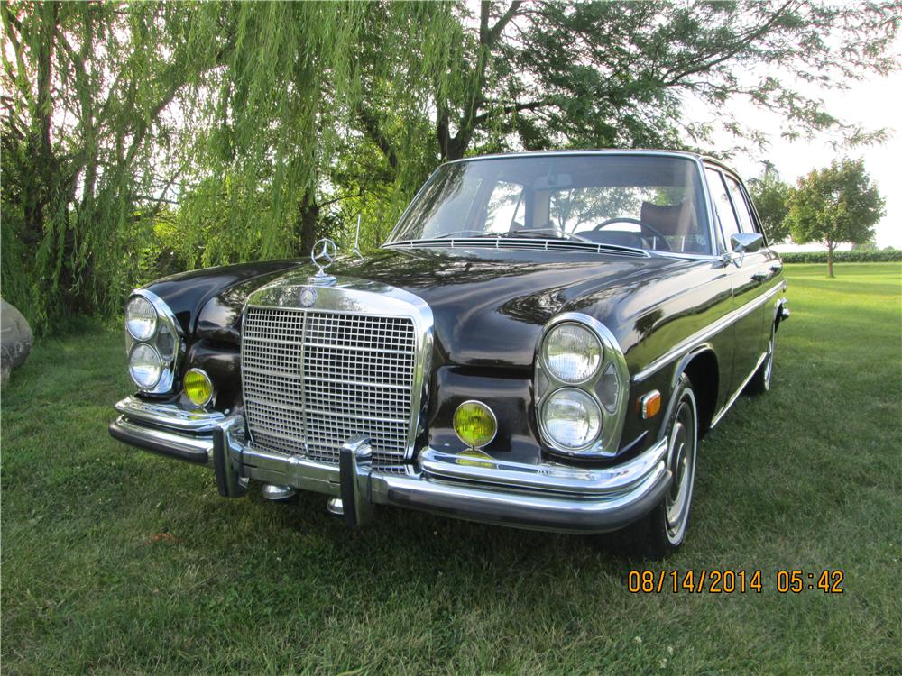 1969 MERCEDES-BENZ 280SE 4 DOOR SEDAN