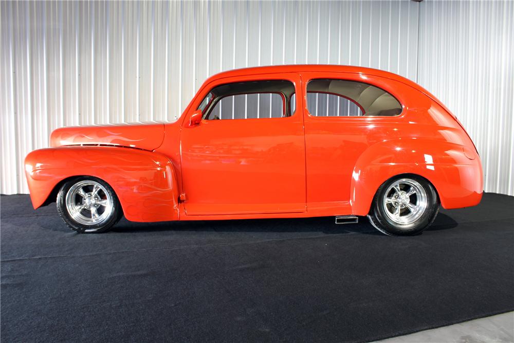 1942 FORD CUSTOM SEDAN