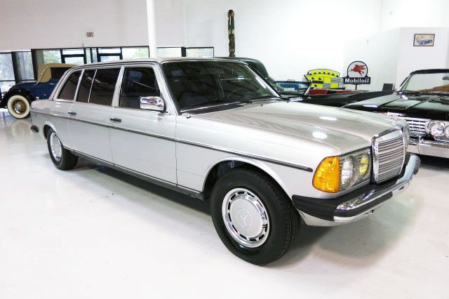 1984 MERCEDES-BENZ 300D 