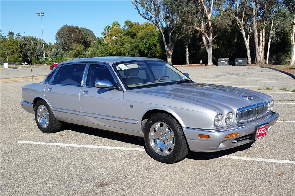 2001 JAGUAR XJ8 SEDAN